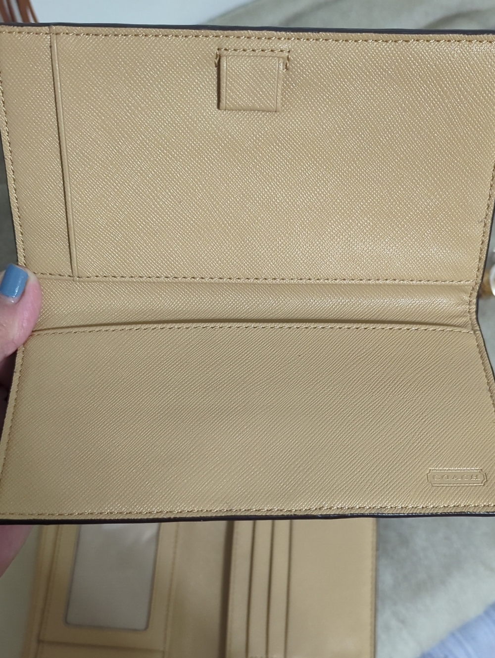 Women's Coach Tan Leather Turn-Lock Wallet Clutch - Picture 7 of 7